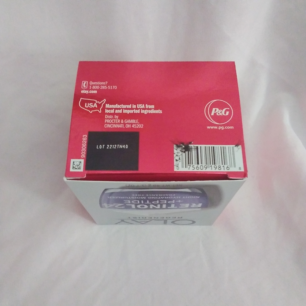 Olay Regenerist Retinol 24 +Peptide Night Hydrating Moisturizer 1.7 oz N… - Picture 9 of 10
